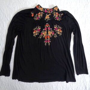 Cupio Black Tunic Top with Embroidered Floral Print Medium